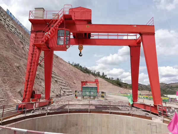 <b>山东潍坊龙门吊出租坚持技术创新</b>