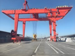 <b>集装箱龙门吊堆五过六和堆六过七怎么选</b>